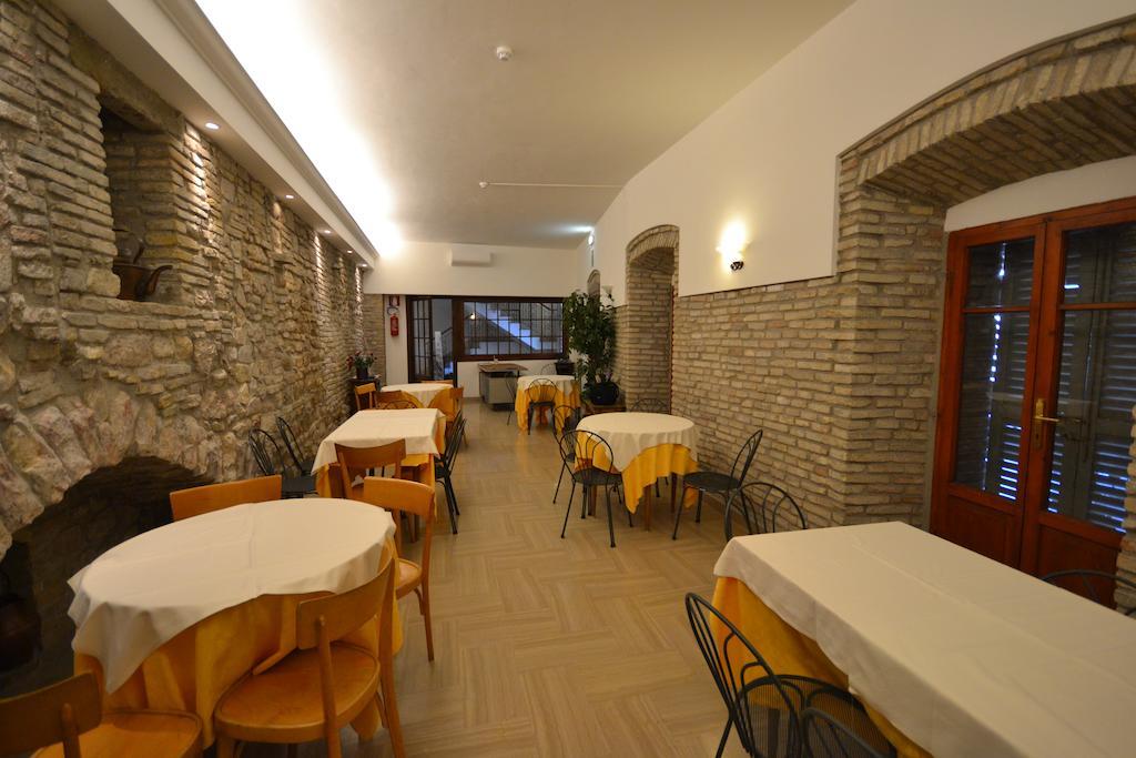 Hotel Il Castello Asís Exterior foto
